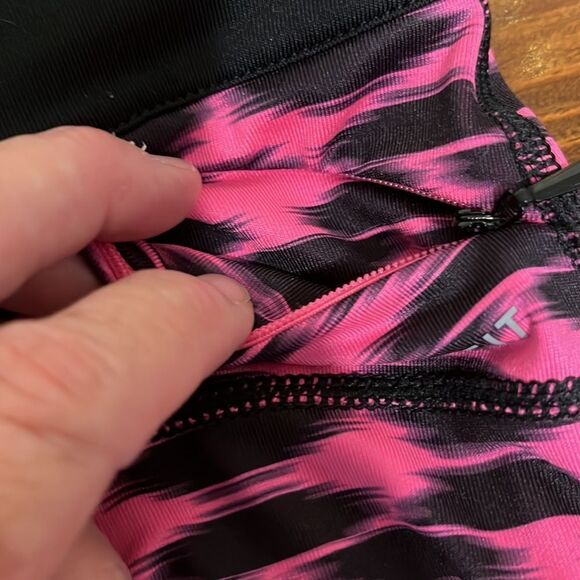NWOT NIKE Dri-fit Pink and Black Run Fast Live Fearless  running Capri Leggings - Picture 7 of 9